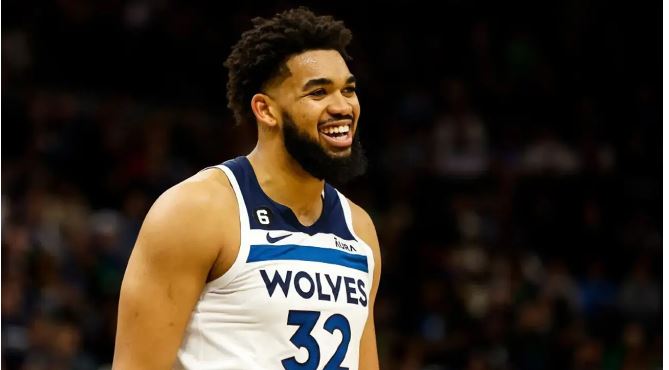 Karl Towns logra doble -doble revés Wolves