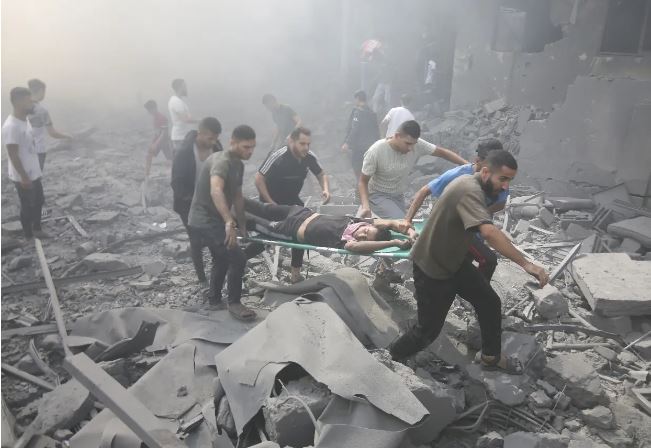 Israel arrecia bombardeos; prepararía entrada a Gaza
