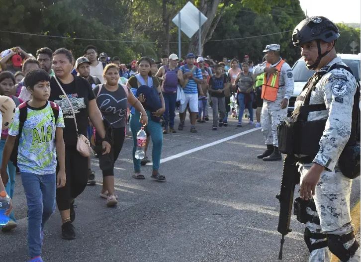 Mil migrantes se suman a caravanas en México