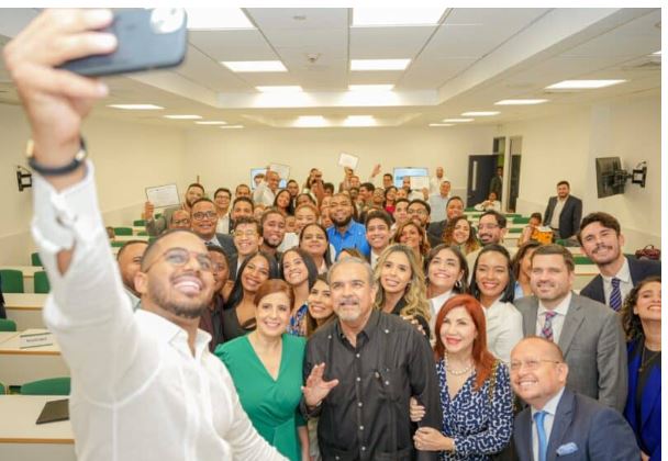 CEF Santo Domingo, IRI y el ministerio de la juventud gradúan a 68 jóvenes de formación para el liderazgo comunitario