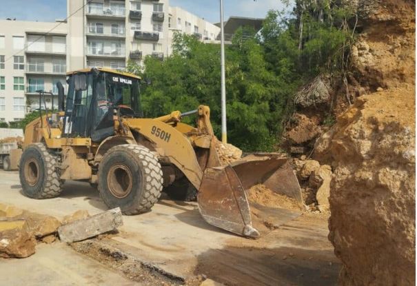 El Ayuntamiento SDE agiliza el retiro de rocas avenida Miguel Barceló