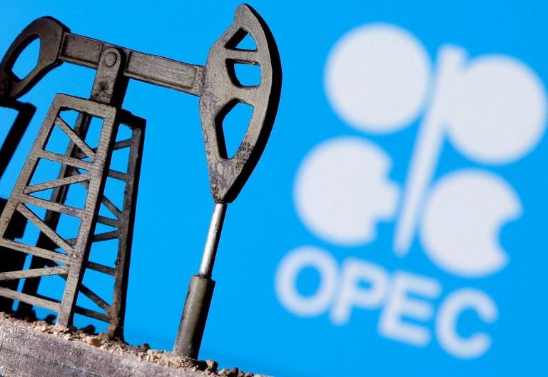 El petróleo baja y la presión sube sobre la Opep+