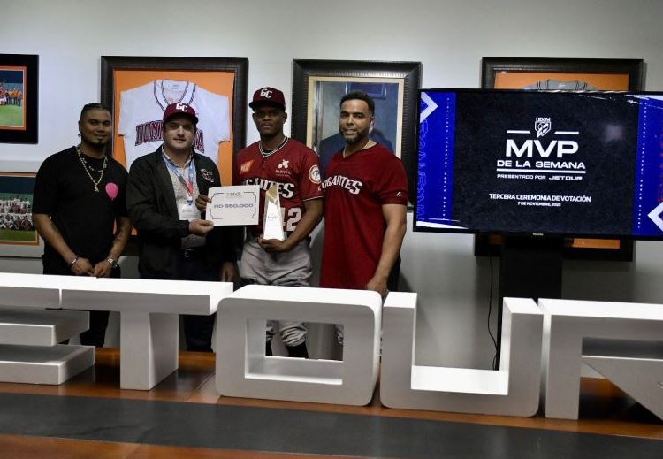 Pablo Reyes y Paolo Espino se llevan el MVP de la Semana Jetour