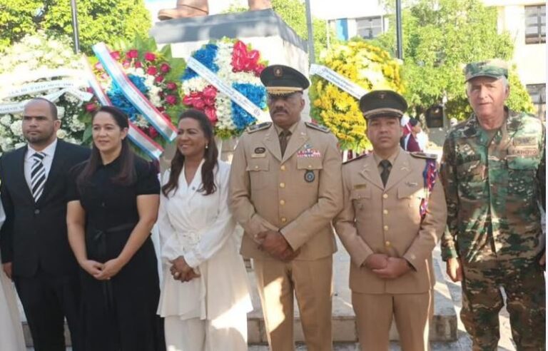 FF.AA y Efemérides Patrias rinden homenaje a los Héroes de la Batalla de Palo Hincado