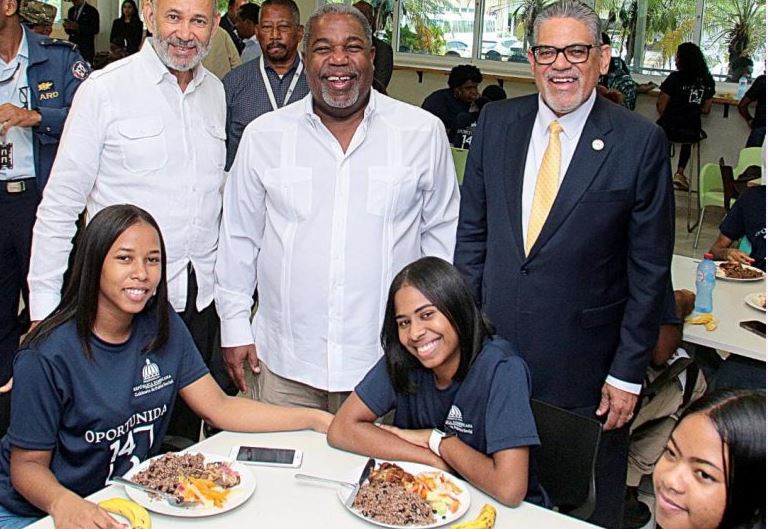 INABIE incluye al 100% de los estudiantes del programa Oportunidad 14-24 a la alimentación escolar