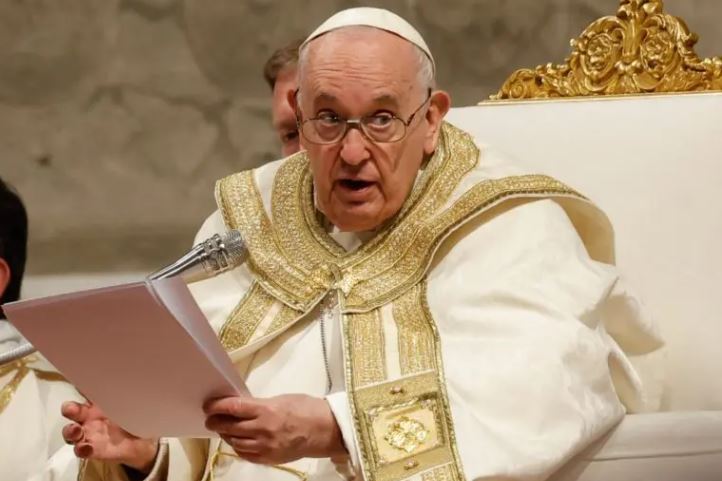 El papa aconseja separarse “un poco” del teléfono para cuidar la vida interior