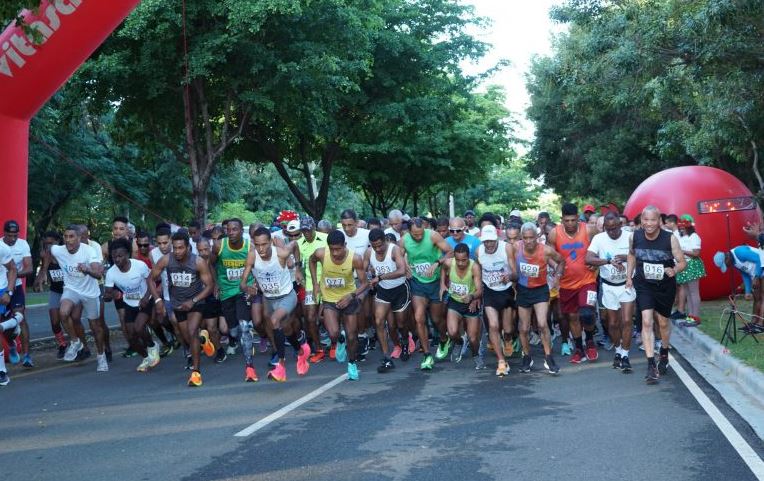 Fundación Viejas Glorias Runner promueve la gratitud y un ambiente “inclusivo y familiar” en carrera 5KM Navideña