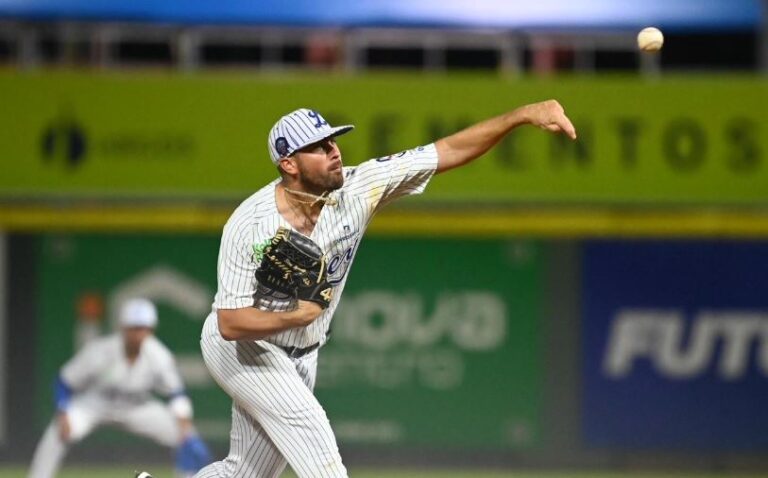 Zurdo Steve Moyers lanza en grande triunfo de Licey ante Gigantes