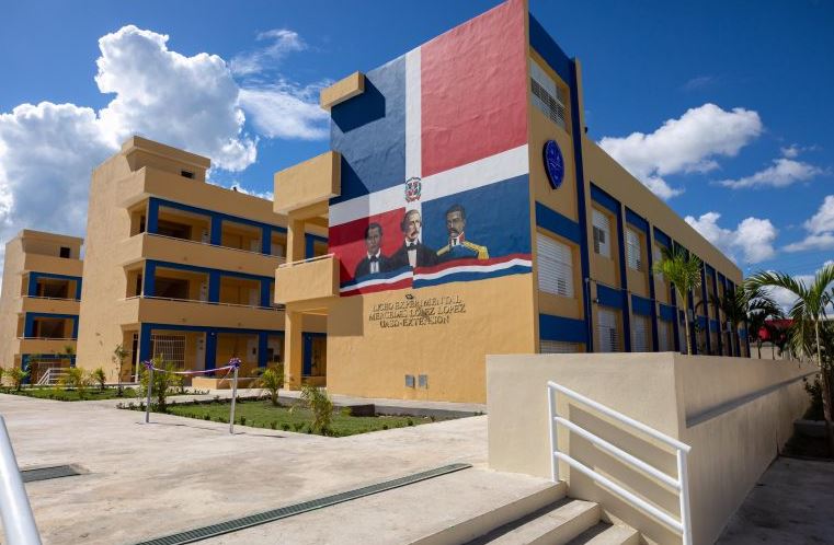 Inauguran Liceo Experimental y extensión de la UASD en Santo Domingo Oeste