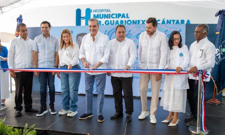 Presidente Luis Abinader entrega ampliación de la Emergencia y el remozamiento del Hospital Municipal Dr. Guarionex Alcántara