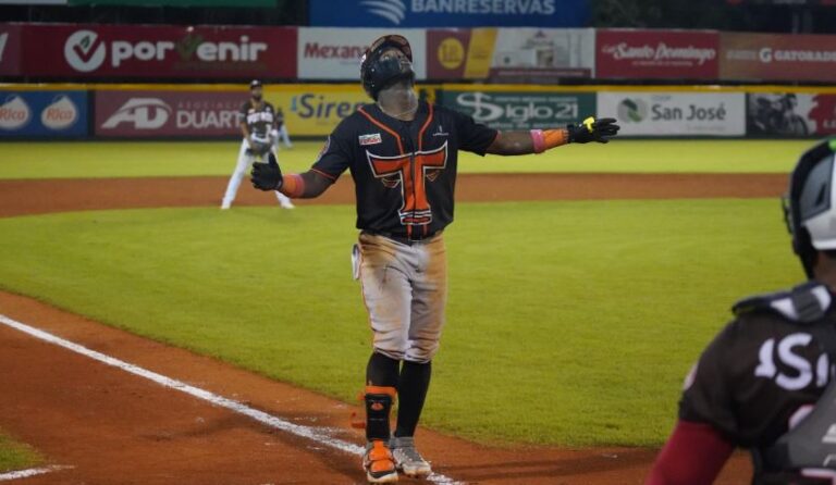 Toros dividen doble cartelera con Gigantes