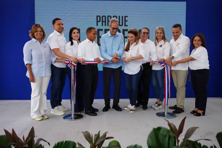 Banco Popular y Alcaldía de Distrito Nacional entregan renovado parque El Pedregal