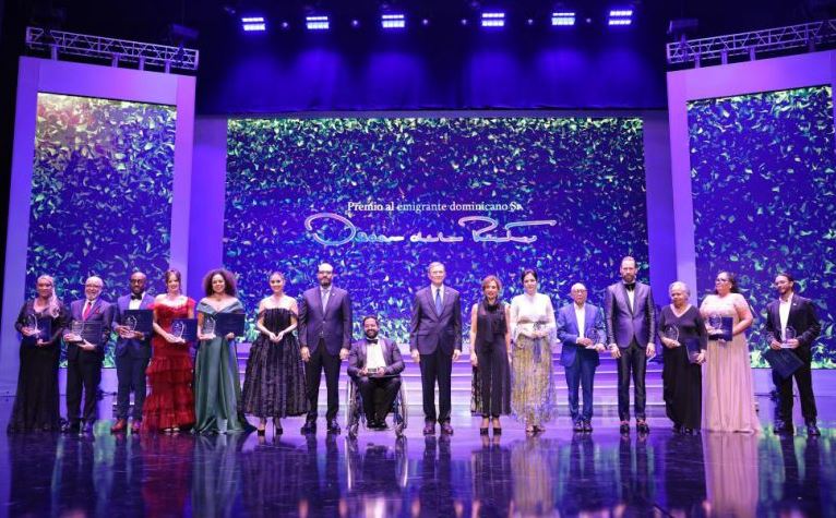 MIREX entrega el premio Sr. Oscar de la Renta al dominicano líder comunitario en NY Quemuel Arroyo Peña