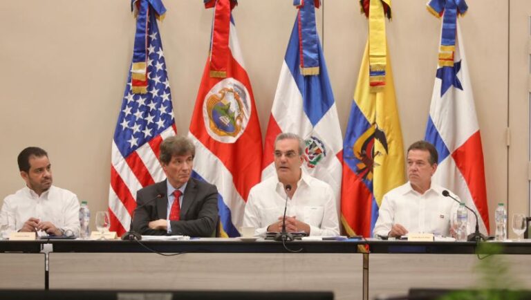 Presidente Abinader afirma en encuentro ADD potencial de RD para expandir nuevas industrias y generar más empleos
