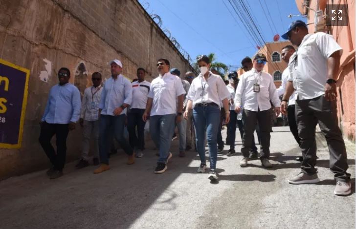 Fellito Suberví recorre cañada el Túnel de Capotillo y supervisa avances trabajos en cañada La 800ta