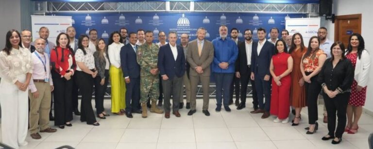 Ministro Bisonó exhorta a delegación aprovechar oportunidad para promover a RD en la feria “Semicon West”