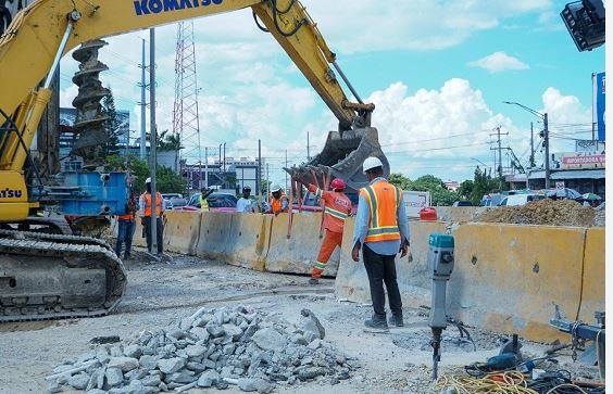 Más de 500 familias del Café de Herrera serán conectadas al sistema de agua potable, informa la CAASD