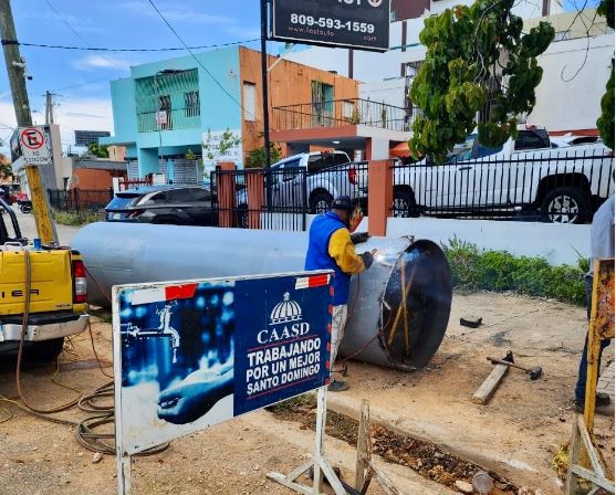 Solución de averías a tiempo mantiene equilibrado el servicio de agua potable en Santo Domingo