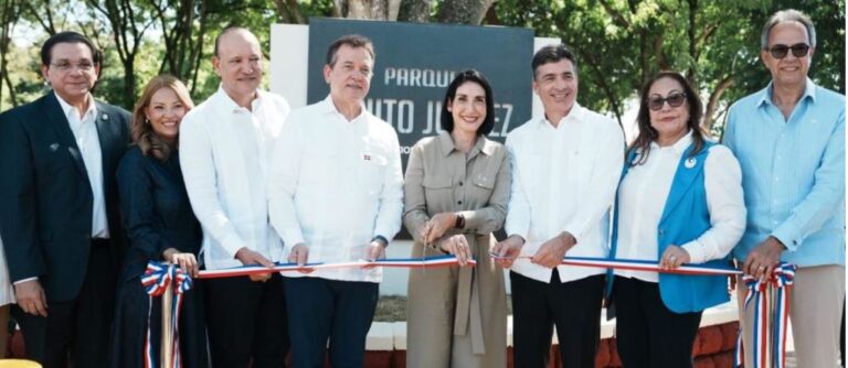 La Primera Dama, Banco Popular, MICM y la Alcaldía de Santiago remozan parque Benito Juárez